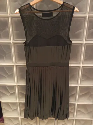 Vestido Guess Negro Malla y Plisado