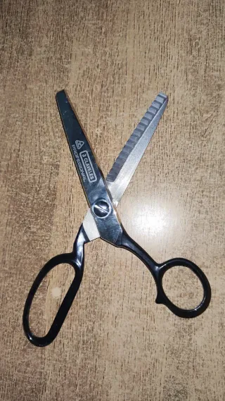 Tijeras Profesionales 3 Claveles zig zag 22 cm