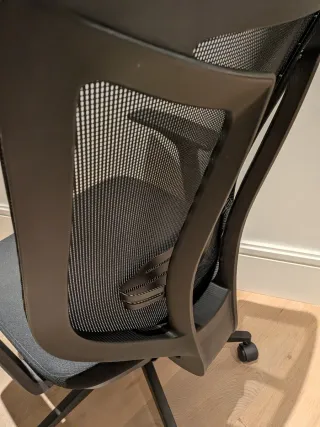 Silla de oficina ergonómica negra