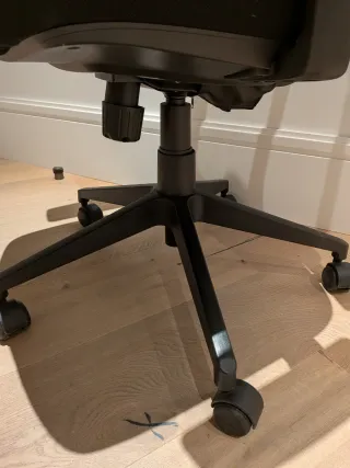 Silla de oficina ergonómica negra