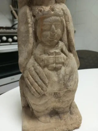 Figura de piedra antigua