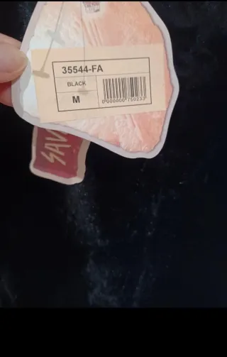 Falda negra con bordado y flecos