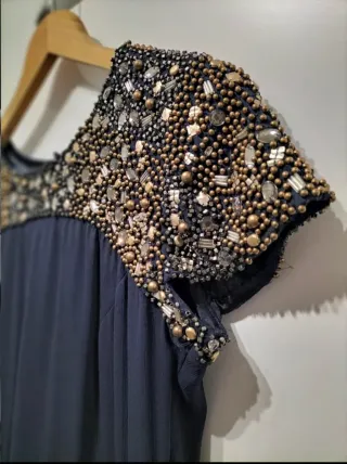 Vestido fiesta de pedrería con escote en espalda