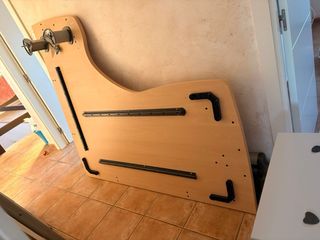 Mesa de escritorio profesional.