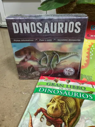 Pack libros y actividades de dinosaurios.