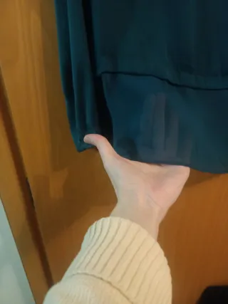 Blusas verde y negra