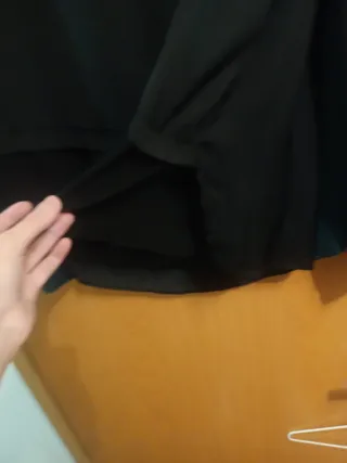 Blusas verde y negra