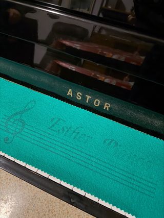 Piano Vertical Astor Negro