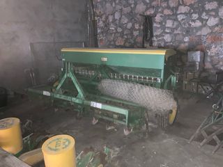 Sembradora de Cereal Verde
