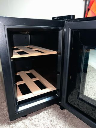 Vinoteca Infiniton Negra