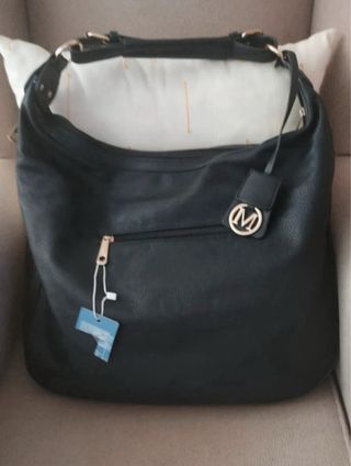 Bolso negro a estrenar