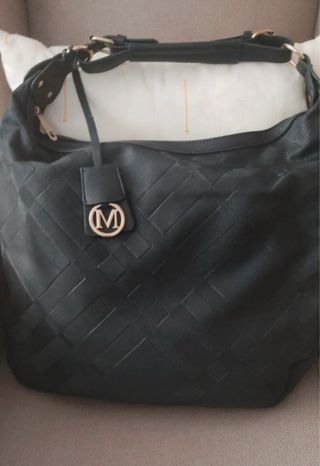 Bolso negro a estrenar