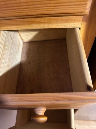 Mesita de noche de madera