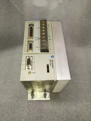 Servomotor Allen Bradley 1398-DDM-019X