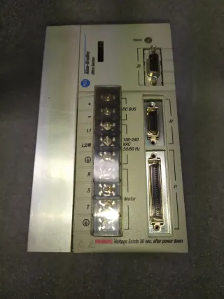 Servomotor Allen Bradley 1398-DDM-019X