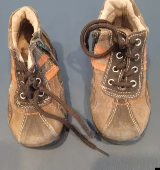 Botines bebé talla 22 cordones y cremallera