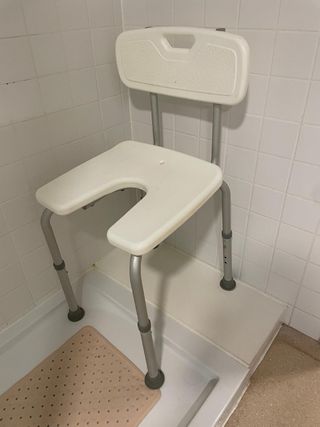 Silla de baño adaptada