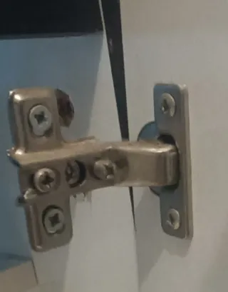 Mueble de comedor blanco y negro