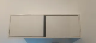 Mueble de comedor blanco y negro