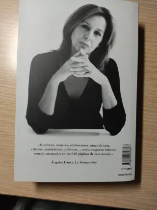 El tiempo entre costuras