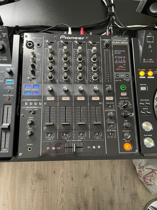 Mesa de mezclas Pioneer DJM-800 Negra