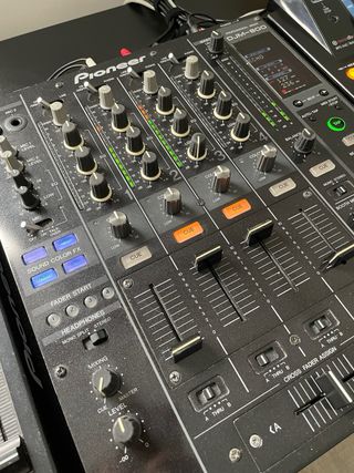 Mesa de mezclas Pioneer DJM-800 Negra
