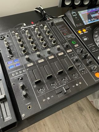 Mesa de mezclas Pioneer DJM-800 Negra