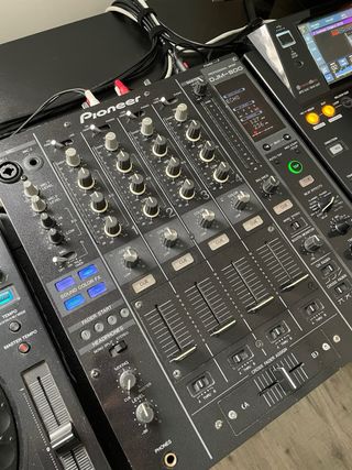 Mesa de mezclas Pioneer DJM-800 Negra