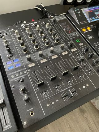 Mesa de mezclas Pioneer DJM-800 Negra