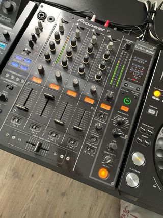Mesa de mezclas Pioneer DJM-800 Negra