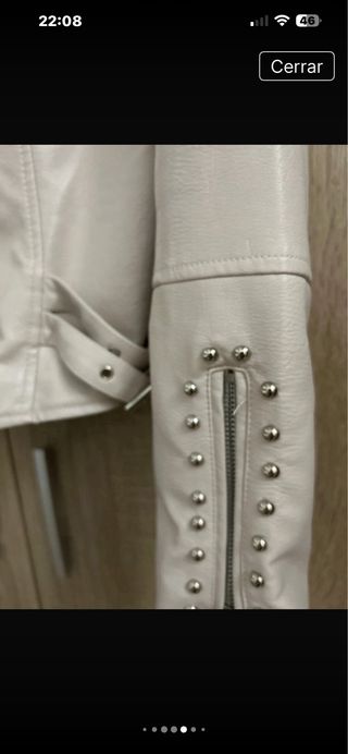 Cazadora efecto piel bordada