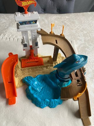 Lote Hot Wheels Pista Tiburón y Camión