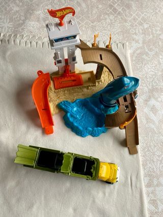 Lote Hot Wheels Pista Tiburón y Camión