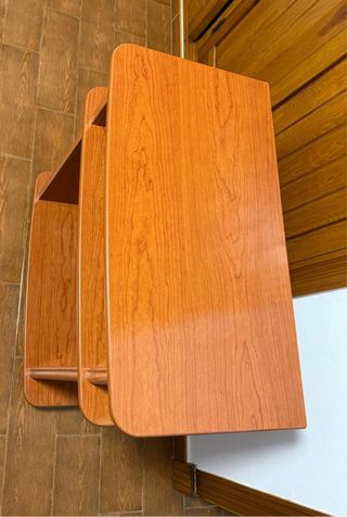 Mesa auxiliar con ruedas