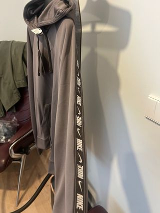 Conjunto deportivo Nike marrón