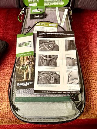 Think Tank Mindshift BackLight 18L Negra y verde.