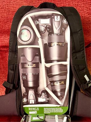 Think Tank Mindshift BackLight 18L Negra y verde.