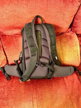 Think Tank Mindshift BackLight 18L Negra y verde.