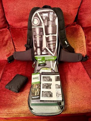 Think Tank Mindshift BackLight 18L Negra y verde.