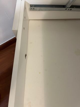 Mesa de salón blanca y madera