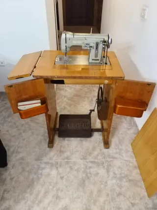 Máquina de coser Werthein antigua