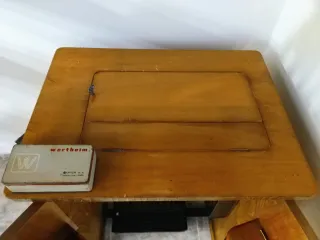 Máquina de coser Werthein antigua