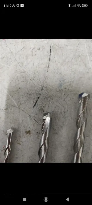 Cinco brocas para pared nuevas de buena calidad