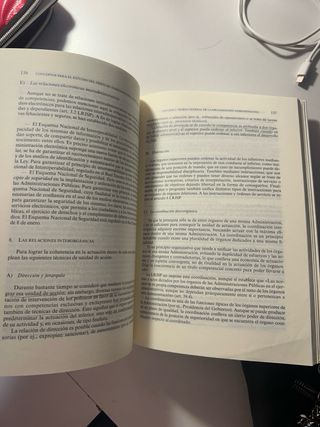 Libro de Derecho administrativo