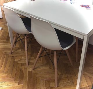 Pack de 4 sillas de comedor blancas, montadas .