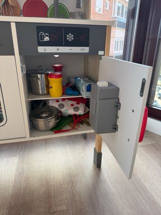 Cocinita infantil de madera equipada