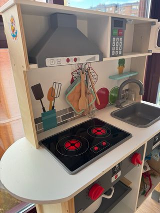 Cocinita infantil de madera equipada