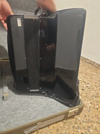 Acordeón Hohner 120 Bajos