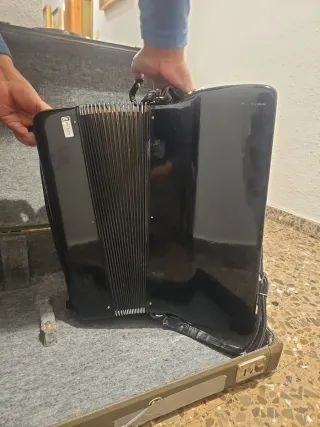 Acordeón Hohner 120 Bajos
