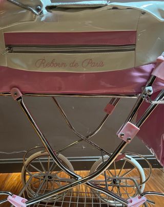 Coche de muñecas estilo clásico